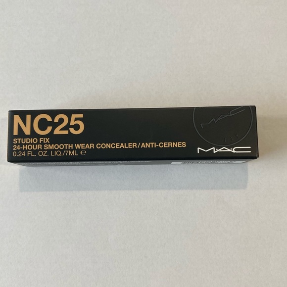 MAC NC25 Studio Fix 24hr. Smooth Wear Concealer - Picture 2 of 5